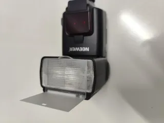 Flash Neewer NW680 per Fotocamere