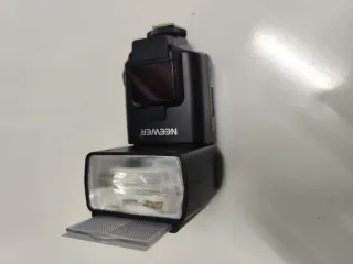 Flash Neewer NW680 per Fotocamere