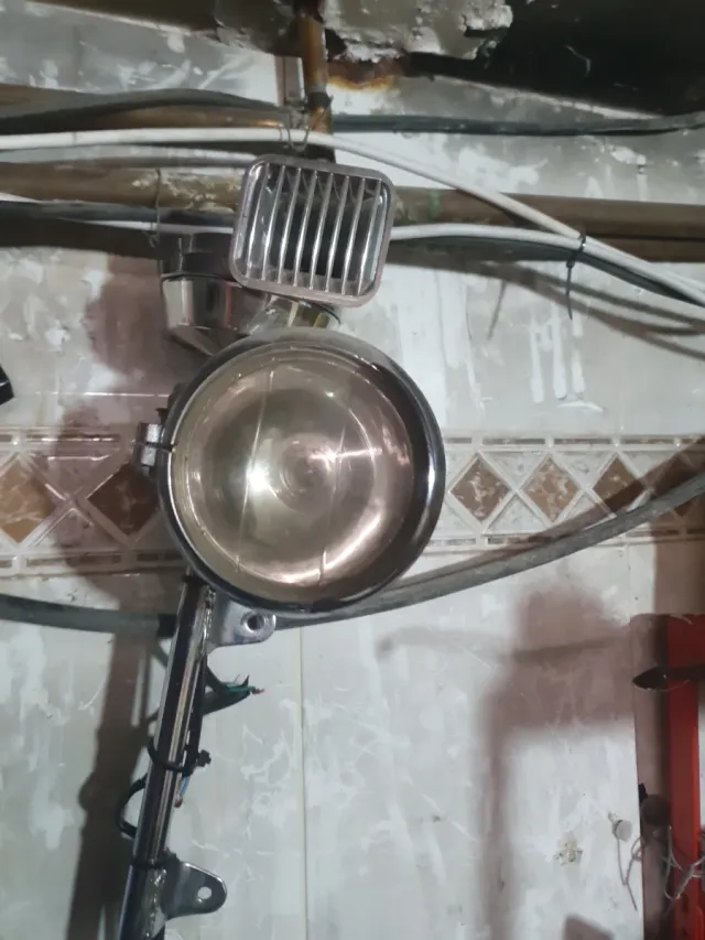 Faros moto custom cromados y bocinas cromados