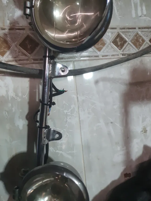 Faros moto custom cromados y bocinas cromados