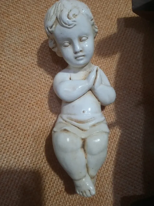 Culla artigianale in legno con bambinello