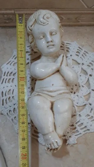 Culla artigianale in legno con bambinello