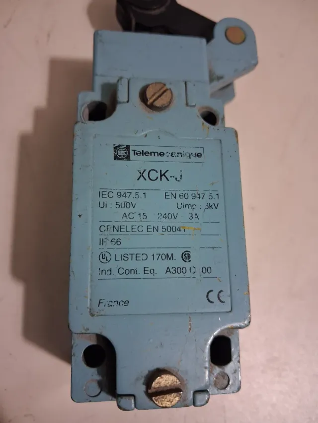 Final de Carrera Telemecanique XCK-J