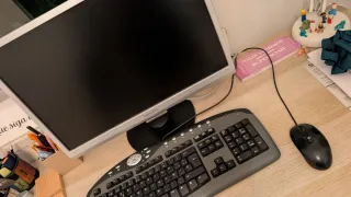 Ordenador de sobremesa con monitor