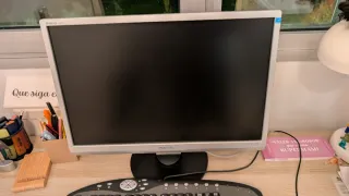 Ordenador de sobremesa con monitor