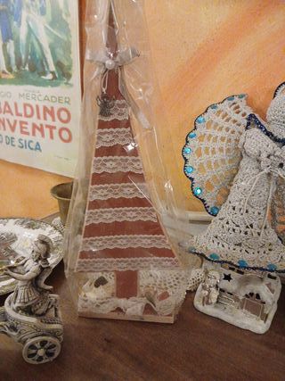 Angelo e albero di Natale decorati fatto a mano