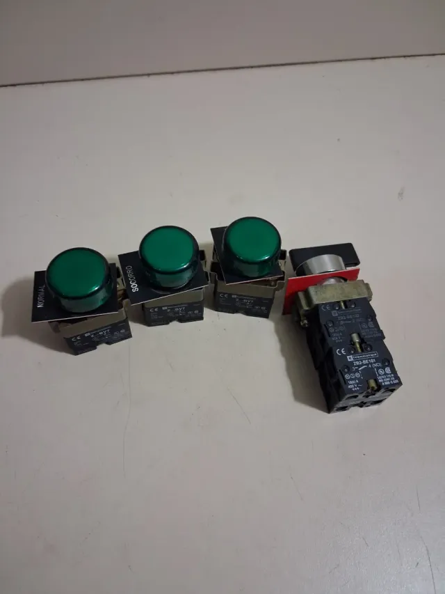 Interruptor Selector y Lámparas Verdes