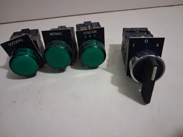 Interruptor Selector y Lámparas Verdes