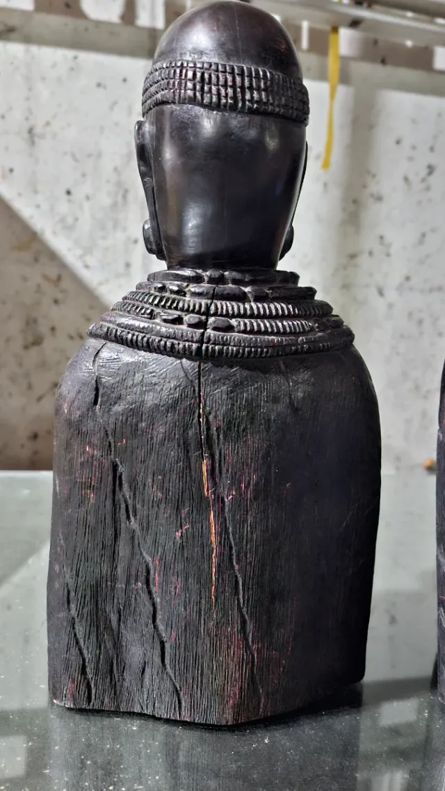 Figuras africanas de madera tallada, pareja.