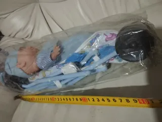 Bambola con passeggino giocattolo