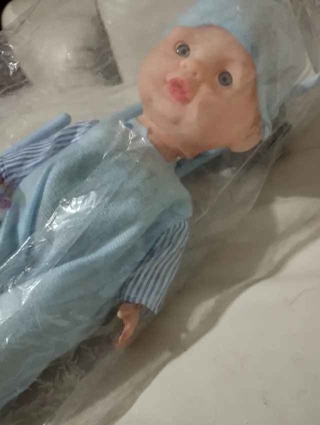 Bambola con passeggino giocattolo