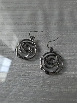 Pendientes plateados espiral