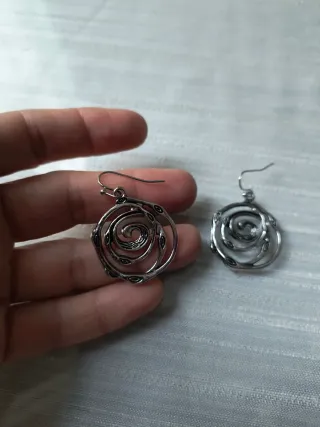 Pendientes plateados espiral