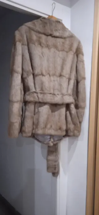 Elegante abrigo vintage pelo ardilla