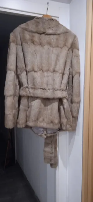 Elegante abrigo vintage pelo ardilla