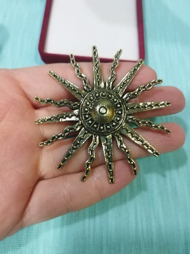 Broche vikingo Sol Dorado comprado Finlandia