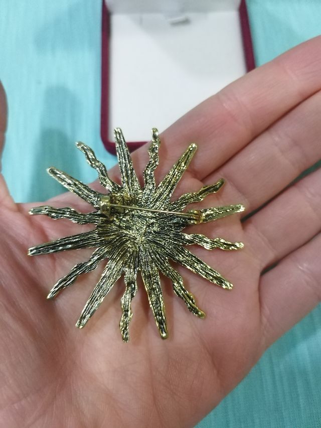 Broche vikingo Sol Dorado comprado Finlandia