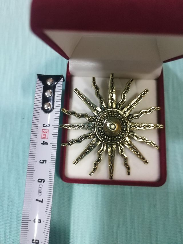 Broche vikingo Sol Dorado comprado Finlandia
