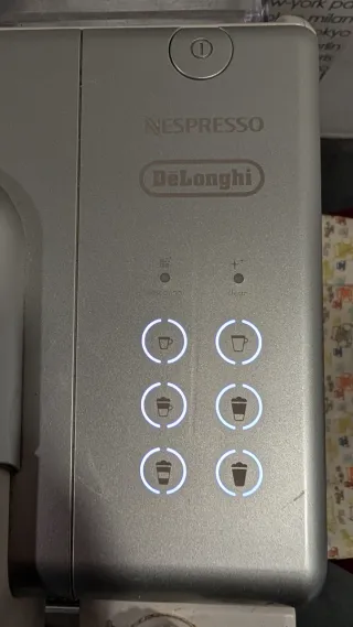 Cafetera cápsulas Nespresso DeLonghi Lattissima To