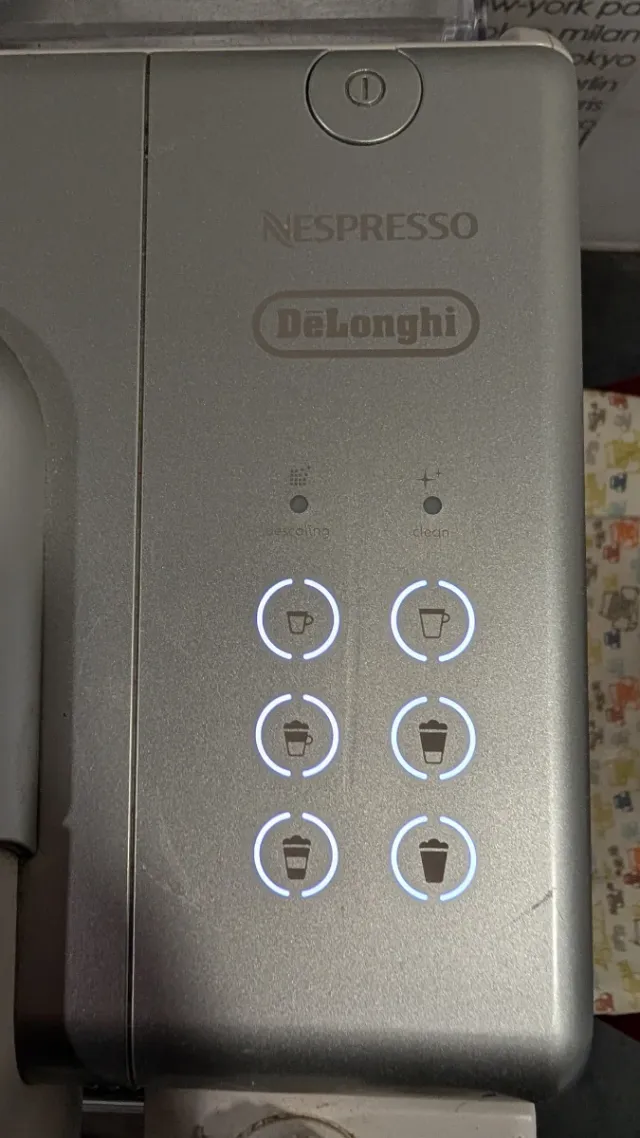 Cafetera cápsulas Nespresso DeLonghi Lattissima To