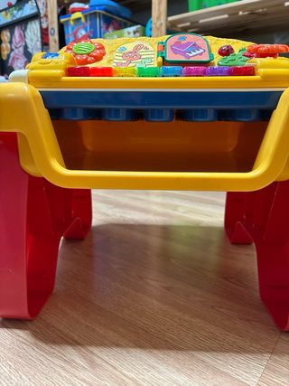 Tavolino attività per bambini