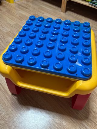 Tavolino attività per bambini