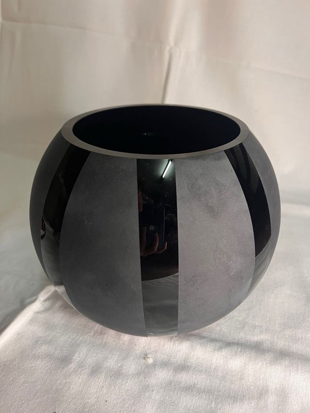 Vaso rotondo in vetro nero lucido e opaca