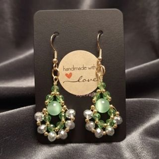 Orecchini e bracciali fatti a mano