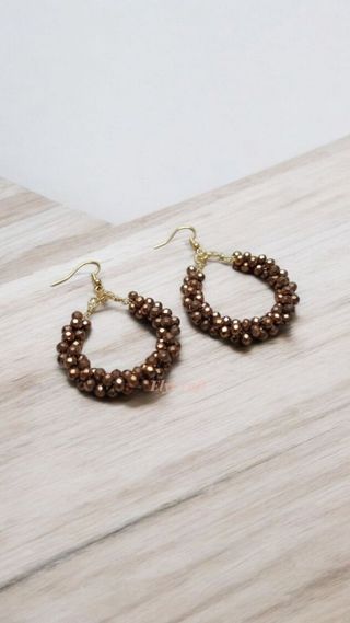 Orecchini e bracciali fatti a mano