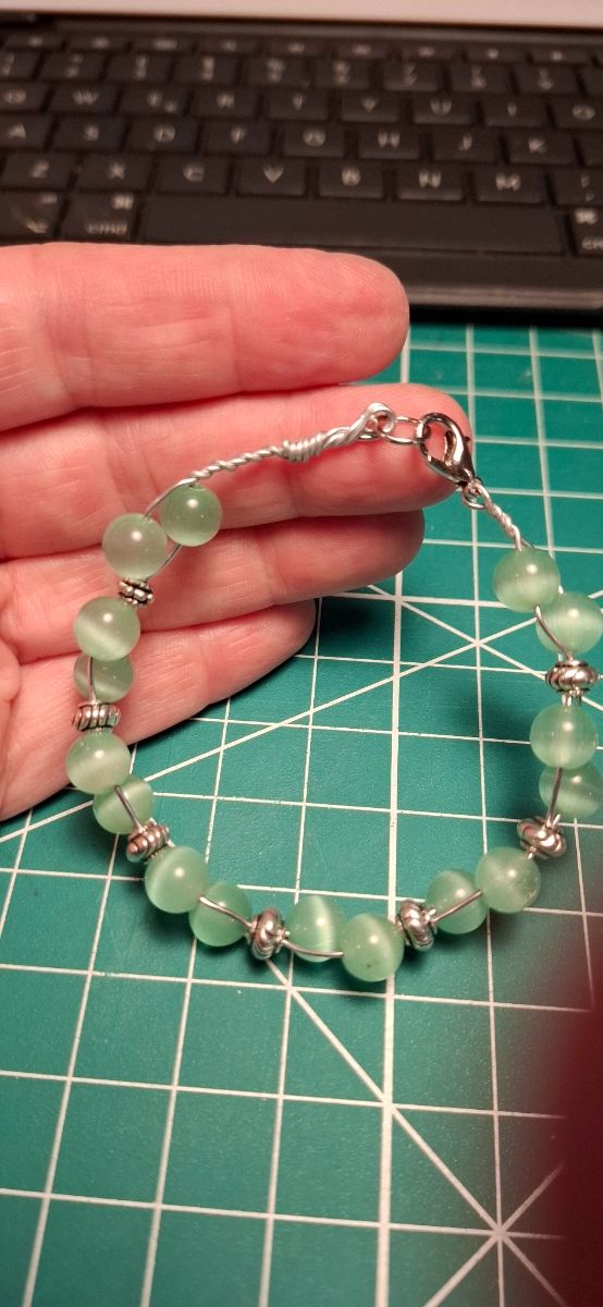 Orecchini e bracciali fatti a mano