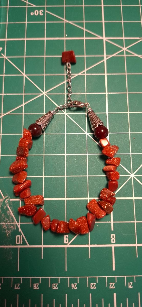 Orecchini e bracciali fatti a mano