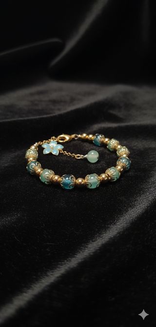 Orecchini e bracciali fatti a mano