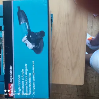 Taladro percutor Makita M8701 y radial