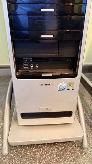 Pack Ordenador LG con Mesa y 2 Teclados