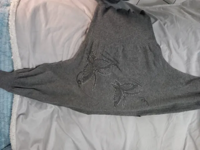 Maglione donna grigio con farfalle