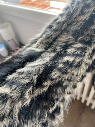 Chaqueta pelo natural beige y negro T. única