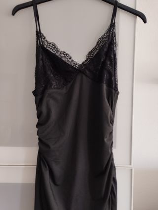 Vestido de fiesta negro con encaje