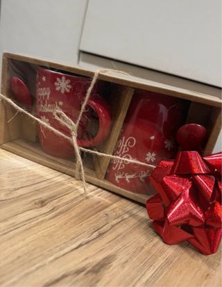 Set 2 tazzoni Happy Holidays con cucchiaini