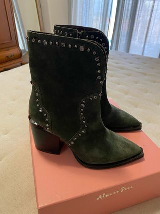 Botines Alma en Pena Verdes Tachuelas Tacón