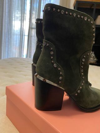 Botines Alma en Pena Verdes Tachuelas Tacón
