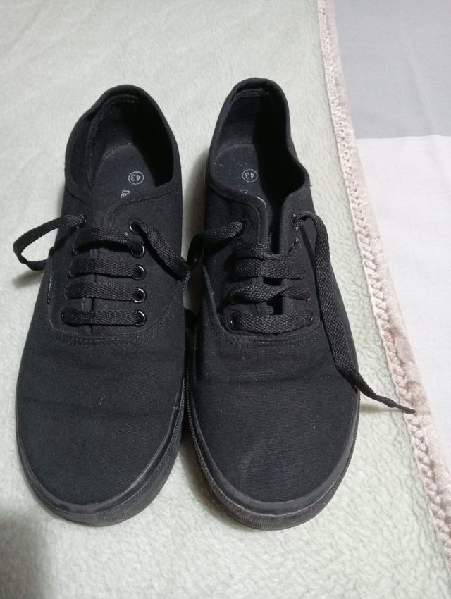 Zapatillas tipo Victoria Negras Talla 43