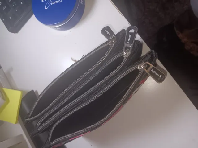 Estuche escolar con corazones