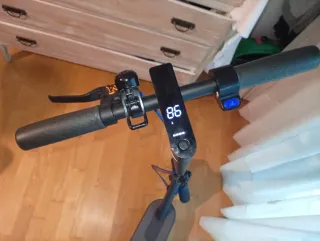 Patinete eléctrico gris