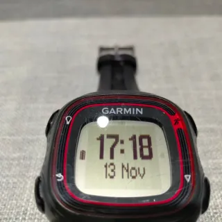 Reloj Garmin Forerunner 10 Negro/Rojo.