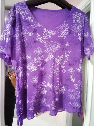 Maglia mezza manica nera con fiori