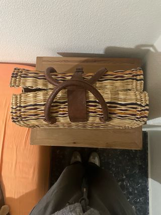 Bolso de rafia tejido con asas de cuero