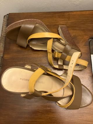 Sandalias tacón Purificación García marrones y ama