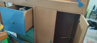 Cama alta de madera con cajones