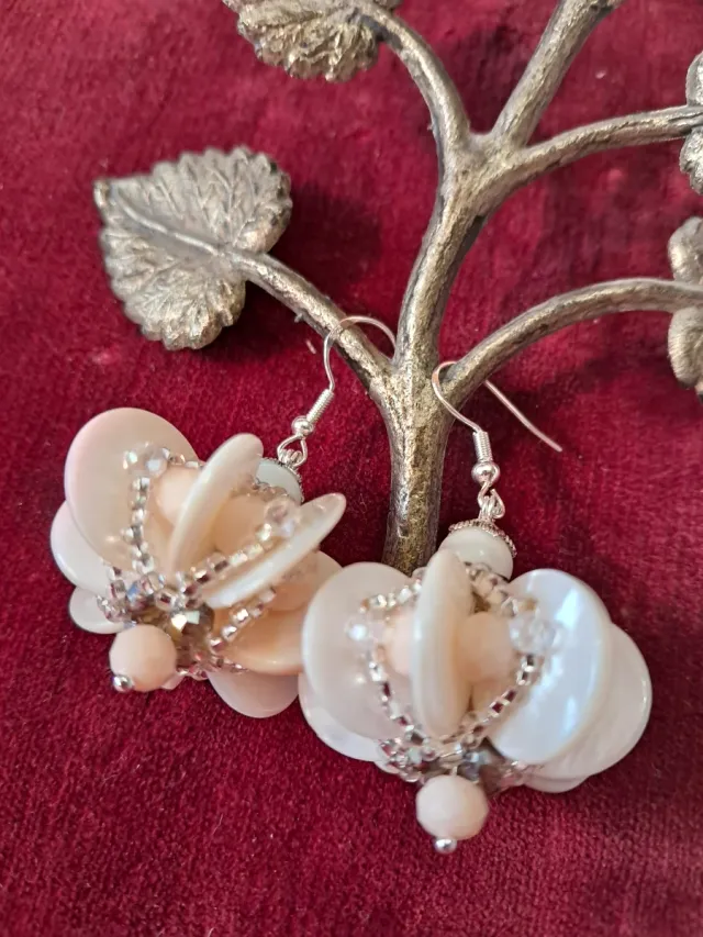 Pendientes flor perla y cristal ,conchas