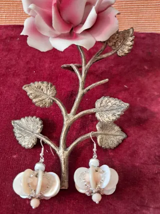 Pendientes flor perla y cristal ,conchas